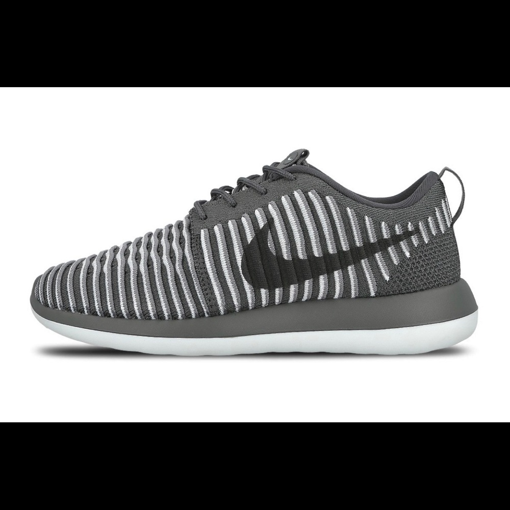 Women’s Roshe Two Flyknit Sz 8 SOLD